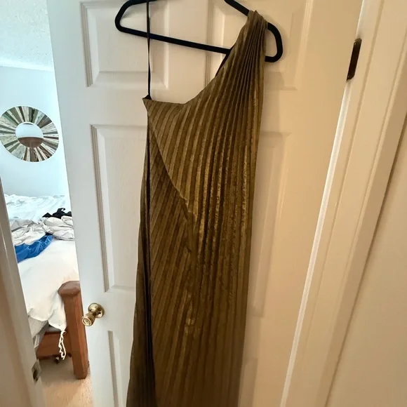 Lulus Averette Bronze Metallic Pleated One-shoulder Maxi Dress Gold Size L - Picture 8 of 10